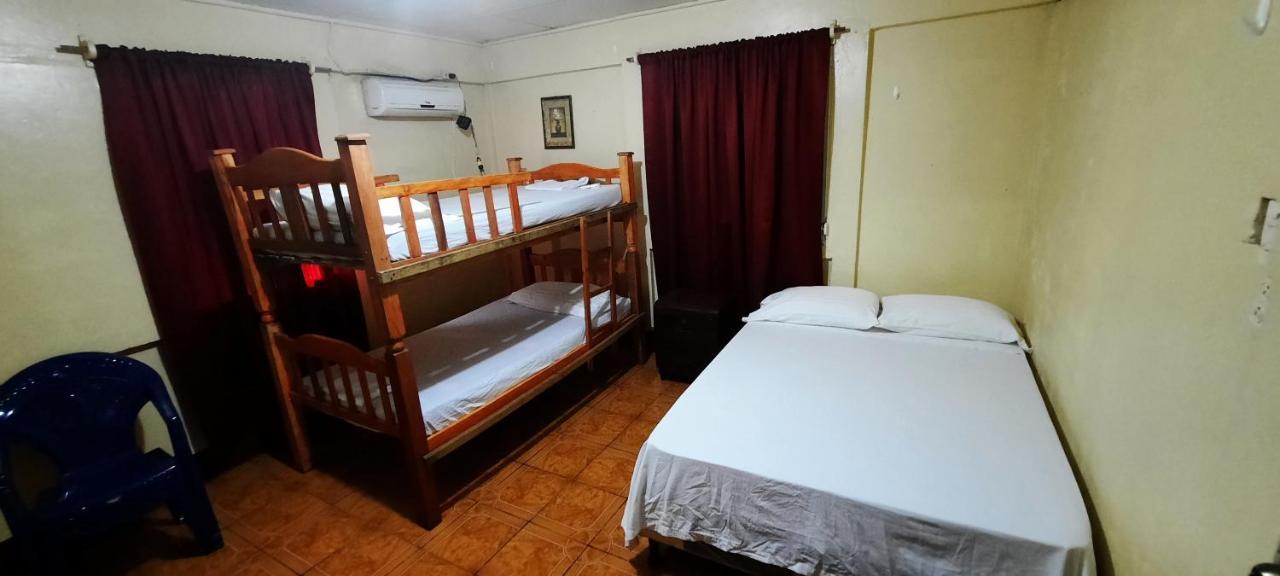 Tropical Dreams Hostel South End Екстериор снимка