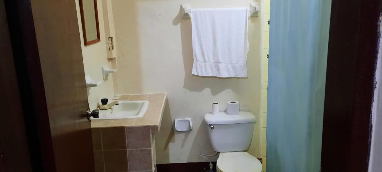 Tropical Dreams Hostel South End Екстериор снимка
